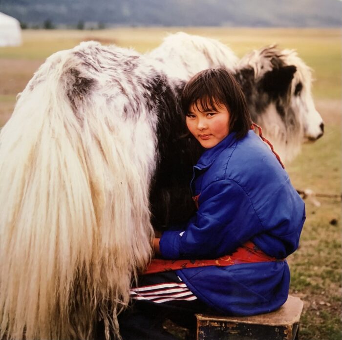 Gary Tepfer - Girl Milking Yak, Aral Tolgoi